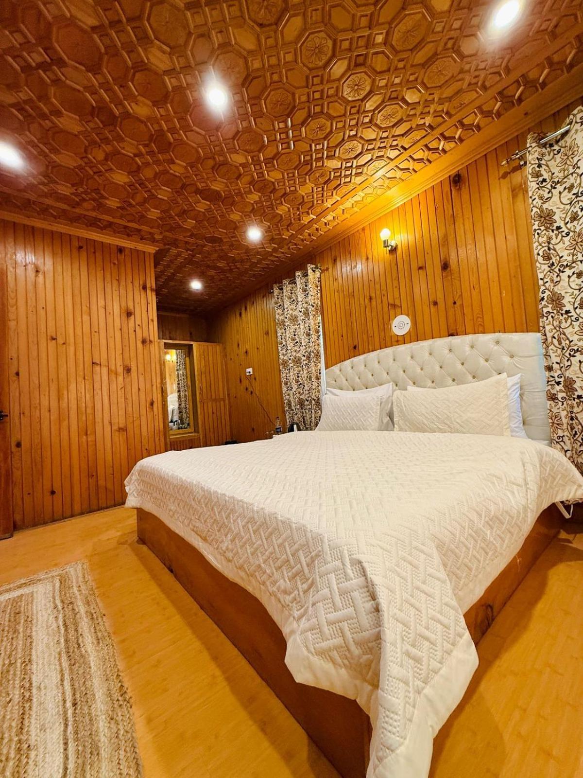 The Pinus Resort Пахалгам Экстерьер фото