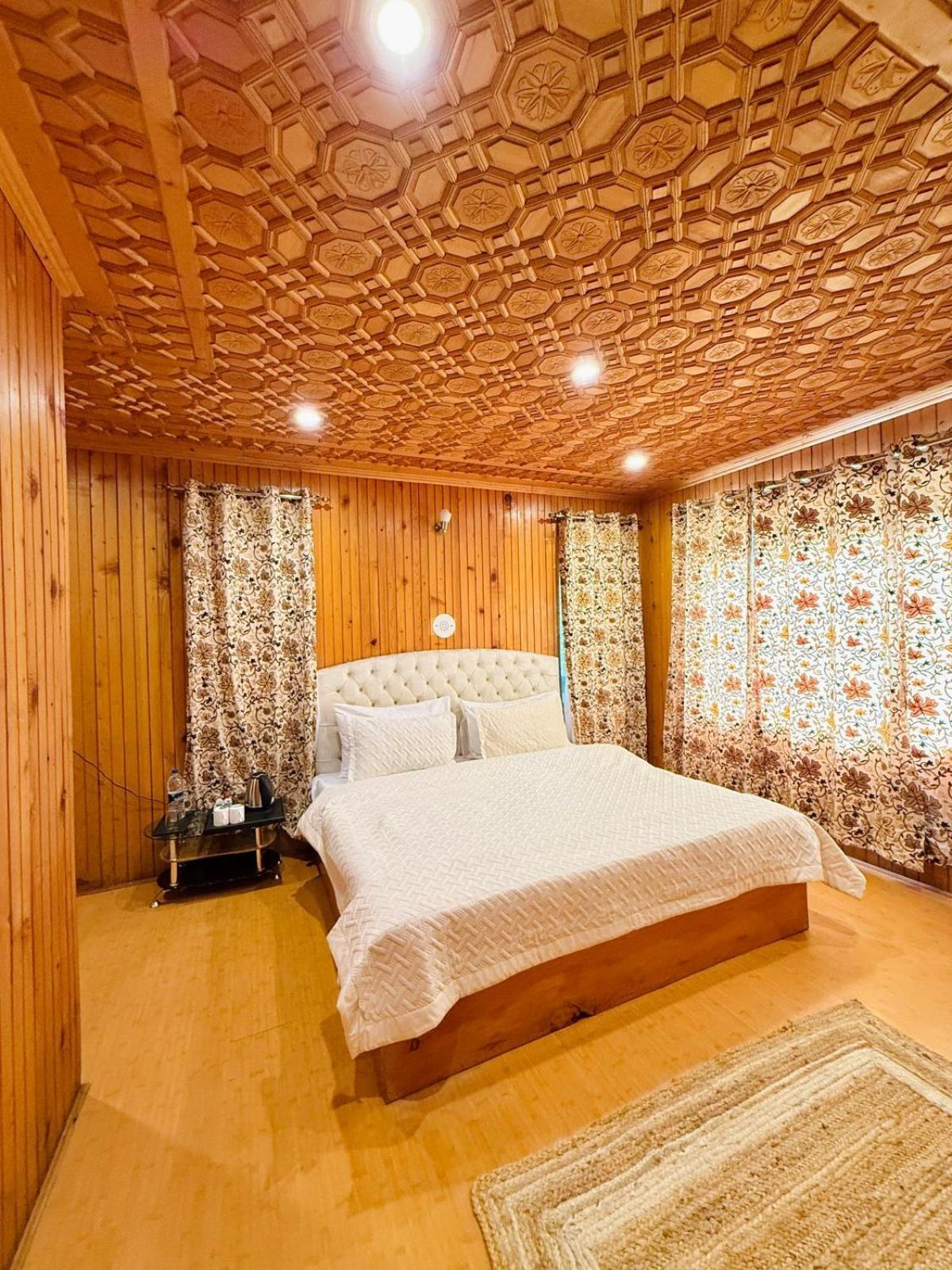 The Pinus Resort Пахалгам Экстерьер фото