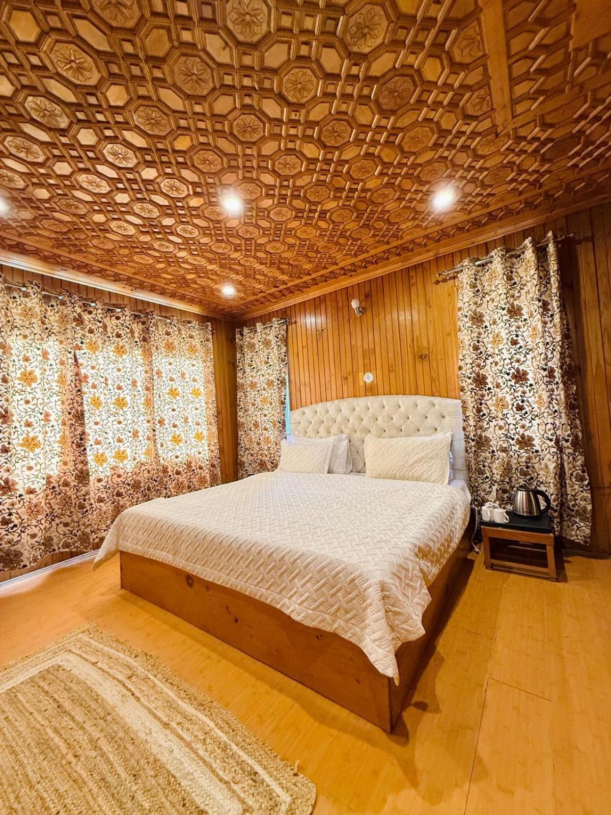The Pinus Resort Пахалгам Экстерьер фото